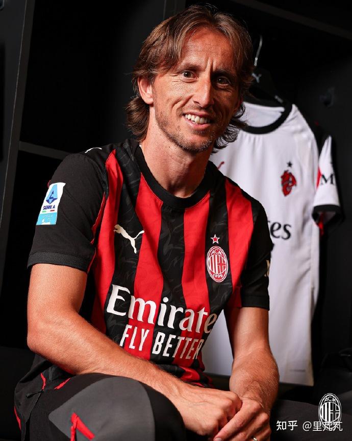 拜仁莱万多夫斯基连续两场进球