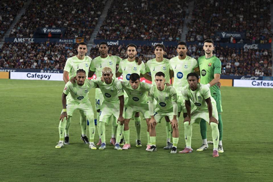 上海海港足球俱乐部举行2025赛季出征仪式